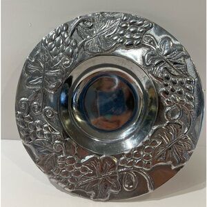 Hecho in Mexico Grapevine patterned silver dish. Size 7”.